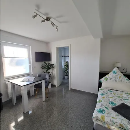 Messe Und Bundeswehr Homestay